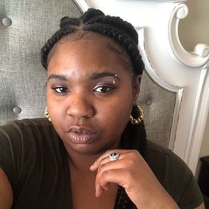 Meet your Posher, Aja